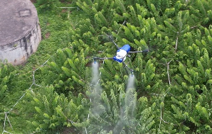 ¿Cuáles son los factores que afectan el efecto de la protección de plantas con drones?
